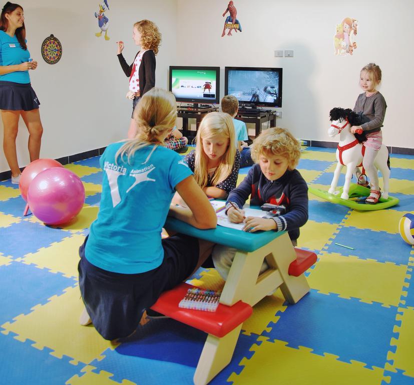 Tropitel Sahl Hasheesh Hotel Hurghada Exterior photo Children at a daycare center