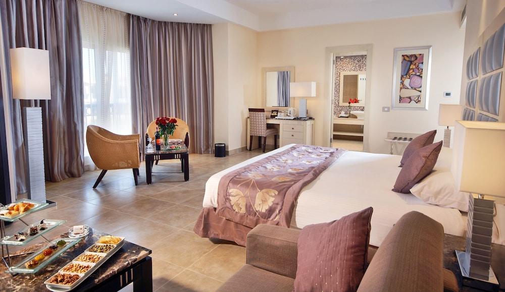 Tropitel Sahl Hasheesh Hotel Hurghada Exterior photo A room at the hotel