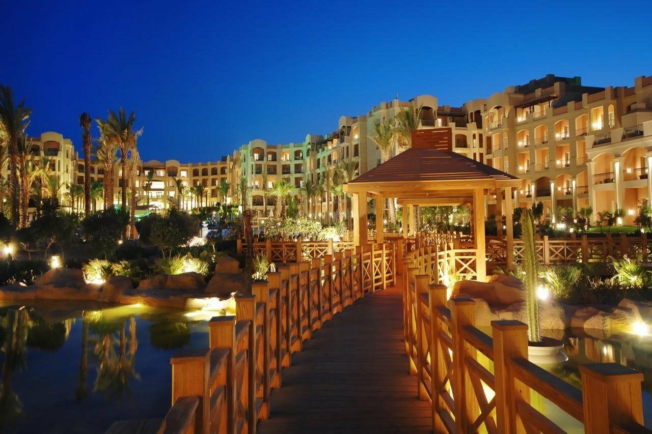 Tropitel Sahl Hasheesh Hotel Hurghada Exterior photo The resort at night